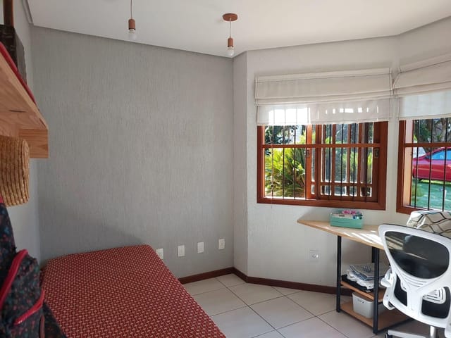 Casa com 344m² 3 quartos e 2 banheiros, à venda, no bairro Vila Nova em Porto Alegre