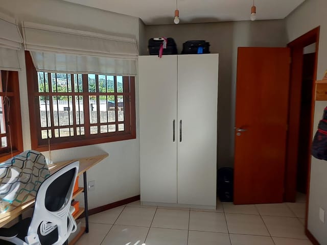 Casa com 344m² 3 quartos e 2 banheiros, à venda, no bairro Vila Nova em Porto Alegre