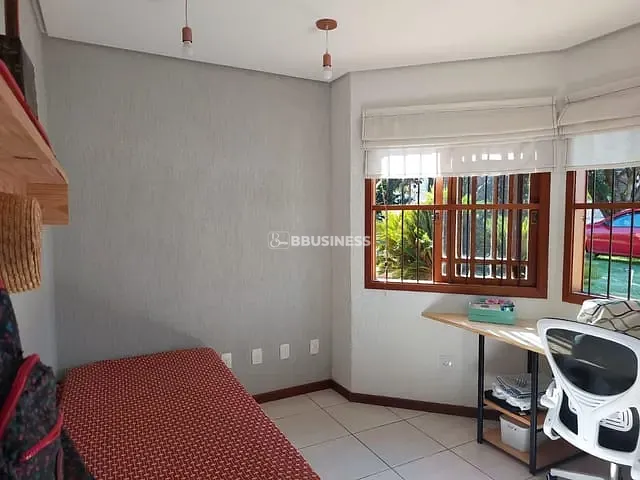 Casa com 344m² 3 quartos e 2 banheiros, à venda, no bairro Vila Nova em Porto Alegre