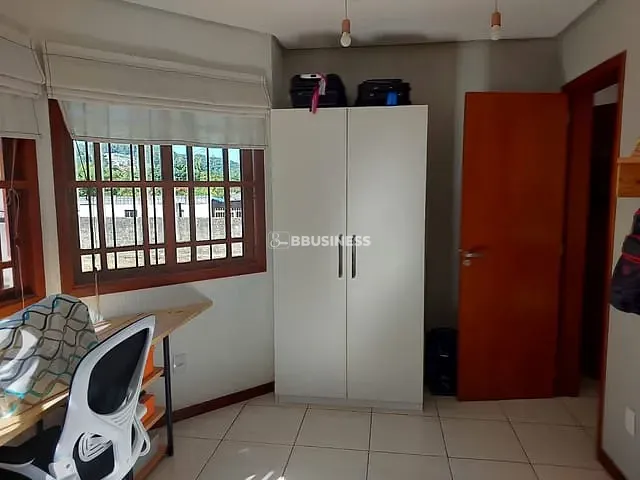 Casa com 344m² 3 quartos e 2 banheiros, à venda, no bairro Vila Nova em Porto Alegre