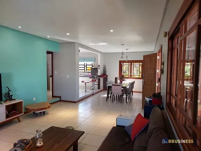 Casa com 344m² 3 quartos e 2 banheiros, à venda, no bairro Vila Nova em Porto Alegre