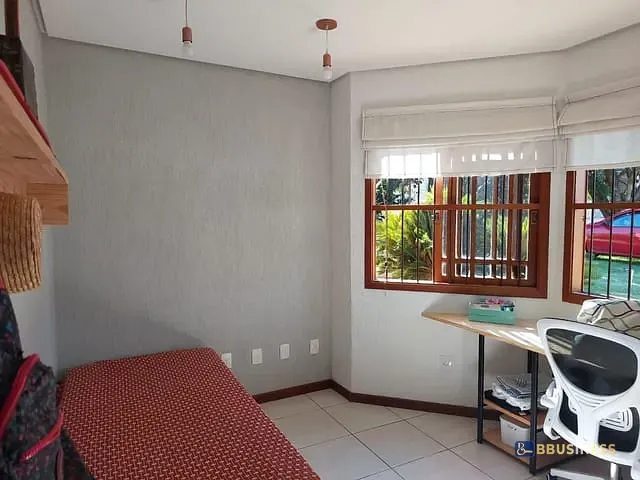 Casa com 344m² 3 quartos e 2 banheiros, à venda, no bairro Vila Nova em Porto Alegre