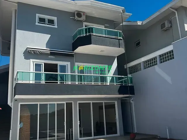 Casa com 300m² 3 quartos e 3 banheiros, à venda ou para alugar, no bairro Urbanova em São José dos Campos