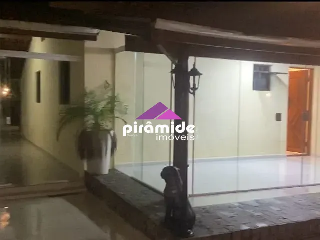 Casa com 300m² 3 quartos e 3 banheiros, à venda, no bairro Martim de Sá em Caraguatatuba