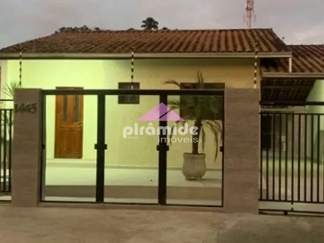 Casa com 300m² 3 quartos e 3 banheiros, à venda, no bairro Martim de Sá em Caraguatatuba