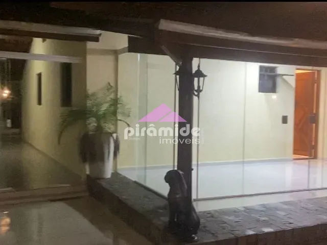 Casa com 300m² 3 quartos e 3 banheiros, à venda, no bairro Martim de Sá em Caraguatatuba
