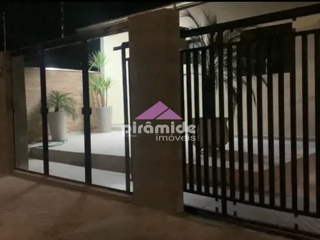 Casa com 300m² 3 quartos e 3 banheiros, à venda, no bairro Martim de Sá em Caraguatatuba