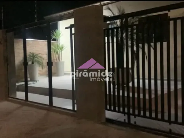 Casa com 300m² 3 quartos e 3 banheiros, à venda, no bairro Martim de Sá em Caraguatatuba