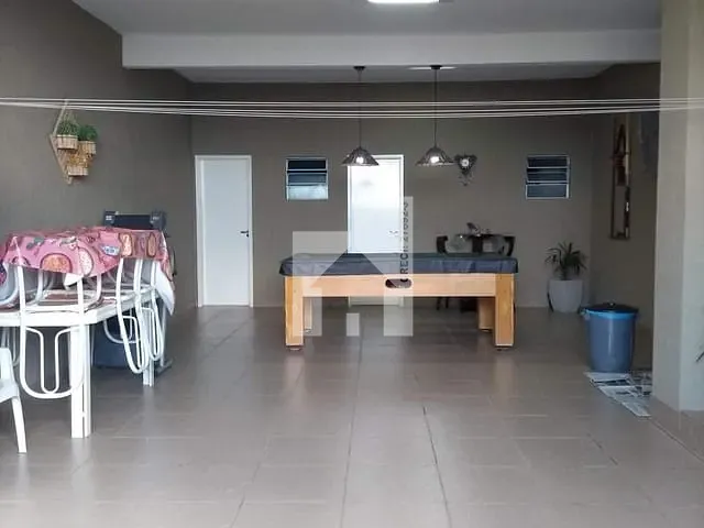 Casa com 240m² 3 quartos e 2 banheiros, à venda, no bairro Parque Cidade Jardim II em Jundiaí