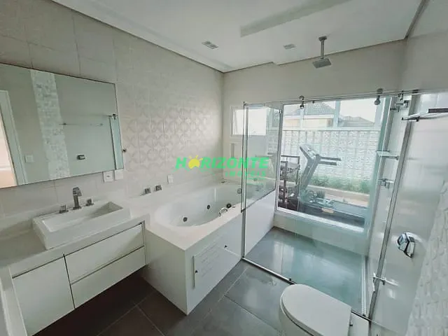 Casa com 410m² 5 quartos e 6 banheiros, à venda, no bairro Urbanova em São José dos Campos
