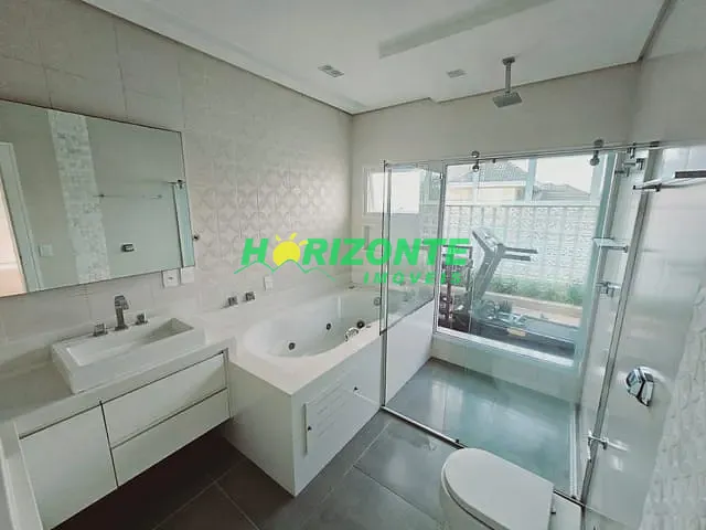 Casa com 410m² 5 quartos e 6 banheiros, à venda, no bairro Urbanova em São José dos Campos