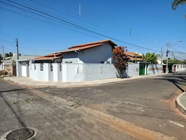 Casa com 336m² 4 quartos e 2 banheiros, à venda, no bairro Centro em Artur Nogueira