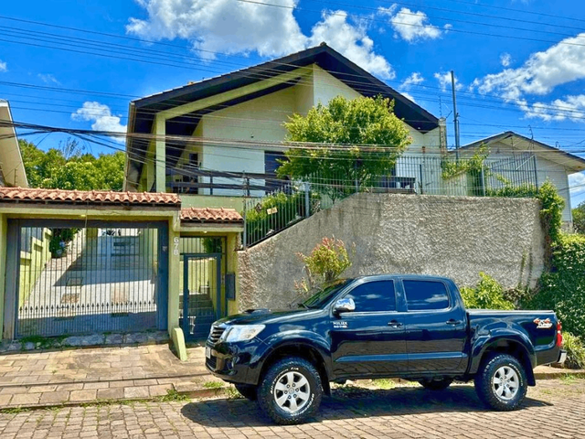 Casa 4 quartos e 3 banheiros, à venda, no bairro Bela Vista em Caxias do Sul