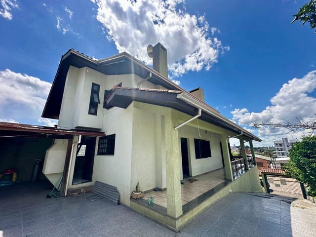 Casa 4 quartos e 3 banheiros, à venda, no bairro Bela Vista em Caxias do Sul