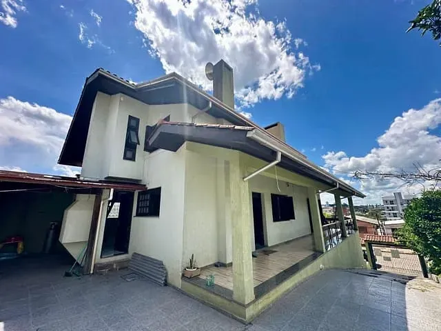 Casa 4 quartos e 3 banheiros, à venda, no bairro Bela Vista em Caxias do Sul