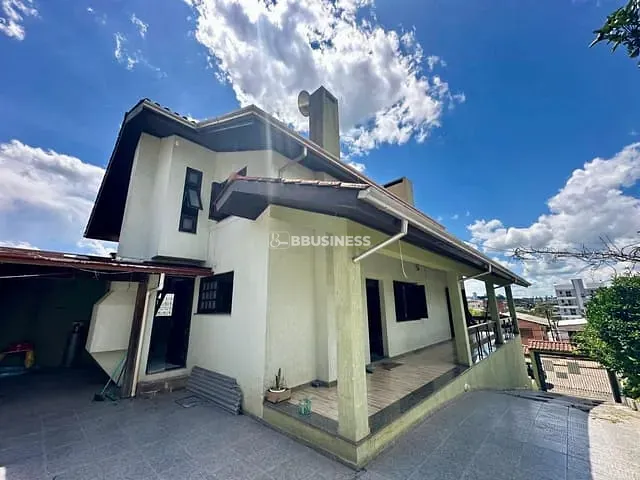 Casa 4 quartos e 3 banheiros, à venda, no bairro Bela Vista em Caxias do Sul