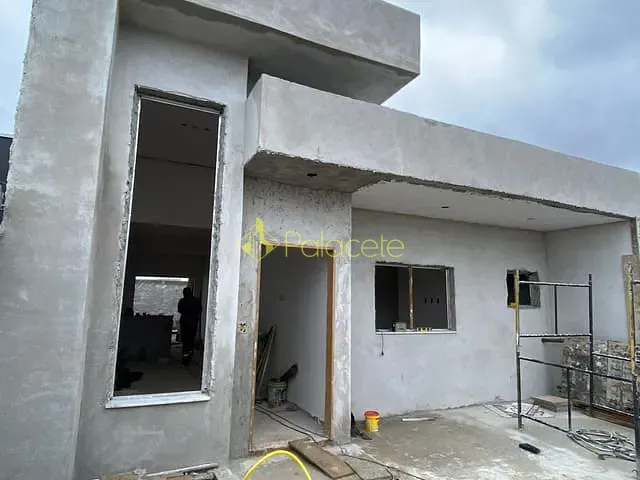 Casa 3 quartos e 2 banheiros, à venda, no bairro Res. Santa Clara em Pindamonhangaba