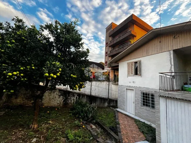 Casa 3 quartos e 2 banheiros, à venda, no bairro Medianeira em Caxias do Sul