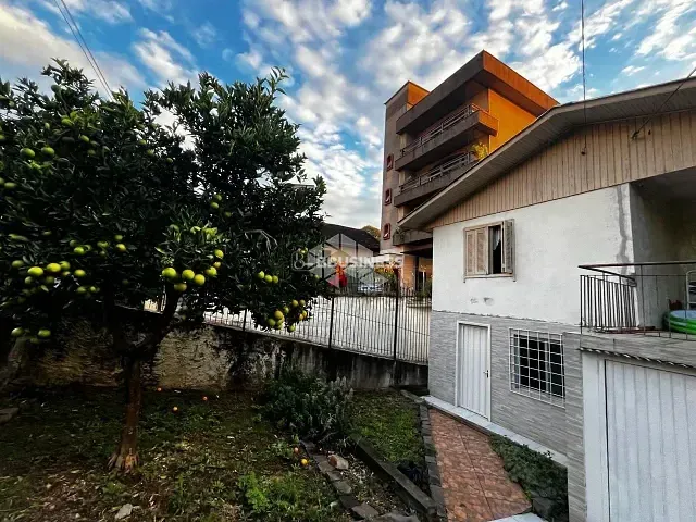 Casa 3 quartos e 2 banheiros, à venda, no bairro Medianeira em Caxias do Sul
