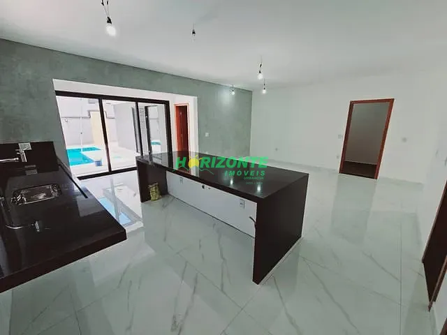 Casa com 300m² 4 quartos e 7 banheiros, à venda, no bairro Condomínio Residencial Monte Carlo em São José dos Campos