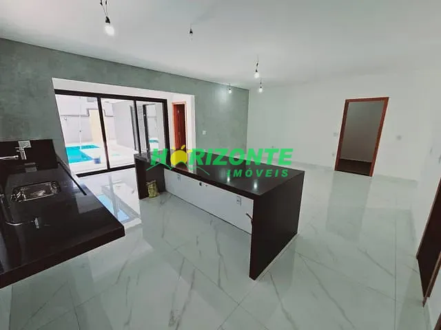 Casa com 300m² 4 quartos e 7 banheiros, à venda, no bairro Condomínio Residencial Monte Carlo em São José dos Campos