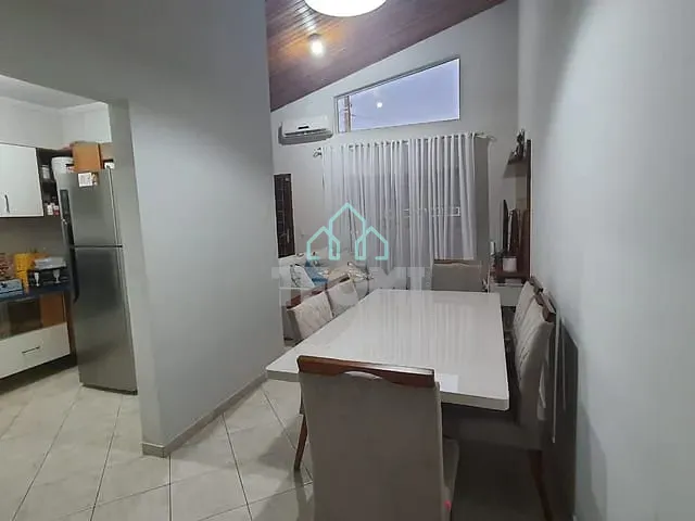 Casa com 150m² 3 quartos e 1 banheiro, à venda, no bairro Jardim Gurilândia em Taubaté