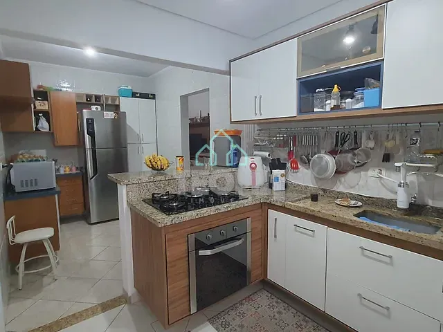 Casa com 150m² 3 quartos e 1 banheiro, à venda, no bairro Jardim Gurilândia em Taubaté