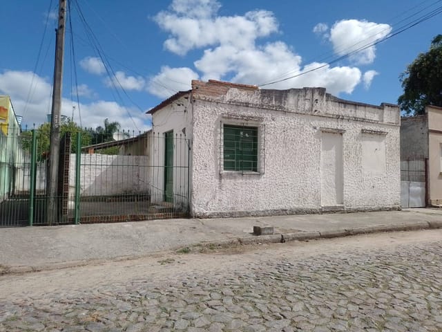 Casa com 600m² 3 quartos e 3 banheiros, à venda, no bairro Fragata em Pelotas