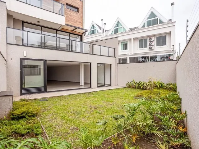 Sobrado com 136m² 3 quartos e 5 banheiros, à venda, no bairro Santo Inácio em Curitiba