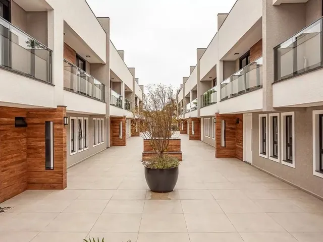 Sobrado com 136m² 3 quartos e 5 banheiros, à venda, no bairro Santo Inácio em Curitiba