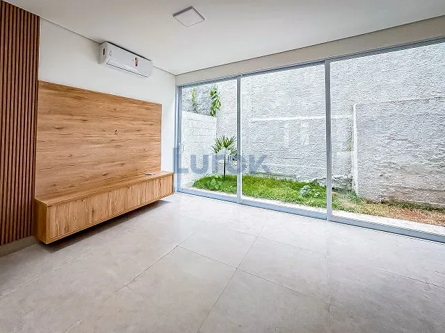 Casa com 116m² 3 quartos e 4 banheiros, à venda, no bairro Chácaras Silvania em Valinhos