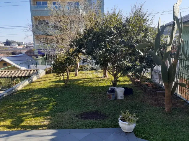 Casa 3 quartos e 3 banheiros, à venda, no bairro Floresta em Caxias do Sul