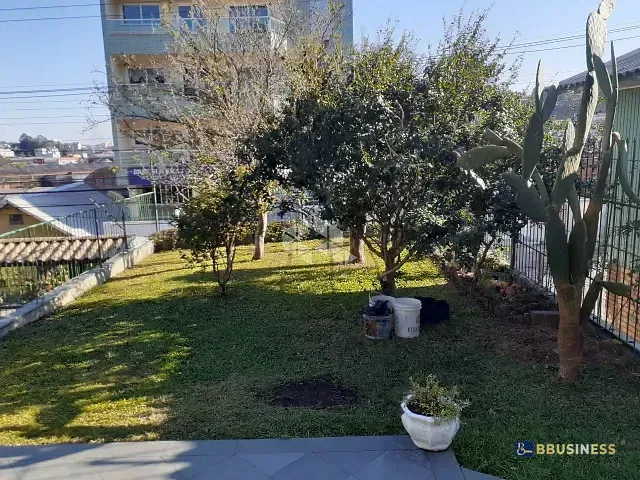 Casa 3 quartos e 3 banheiros, à venda, no bairro Floresta em Caxias do Sul