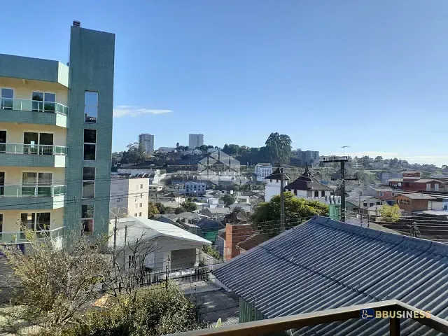 Casa 3 quartos e 3 banheiros, à venda, no bairro Floresta em Caxias do Sul