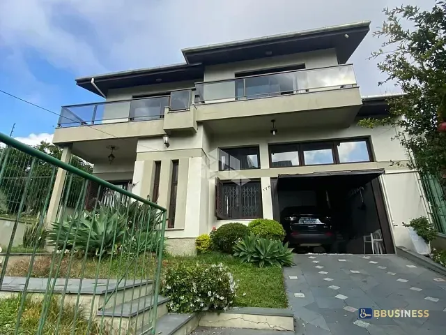 Casa 3 quartos e 3 banheiros, à venda, no bairro Floresta em Caxias do Sul