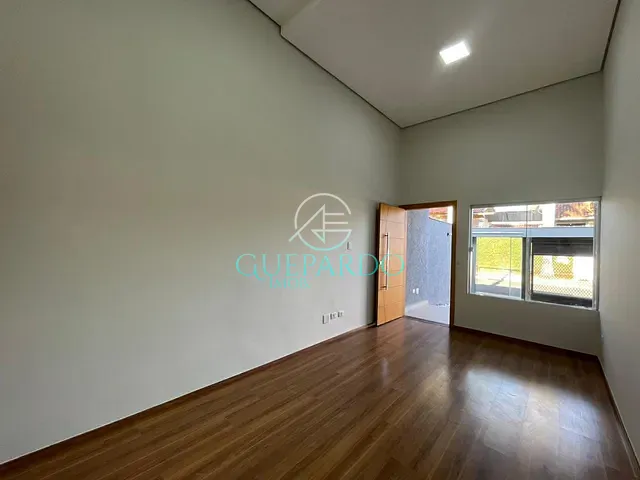 Casa com 147m² 3 quartos e 2 banheiros, para alugar, no bairro Jardim Belo Horizonte em Londrina