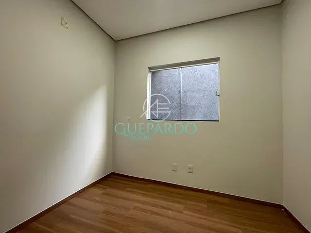 Casa com 147m² 3 quartos e 2 banheiros, para alugar, no bairro Jardim Belo Horizonte em Londrina