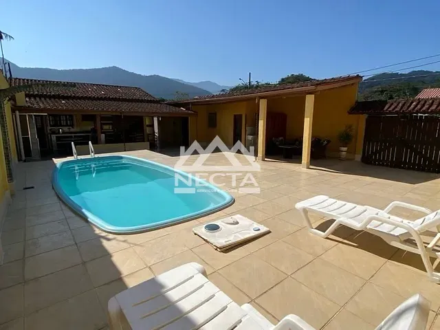Casa com 350m² 3 quartos e 3 banheiros, à venda, no bairro Martim de Sá em Caraguatatuba