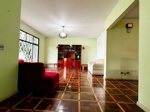 Casa com 364m² 4 quartos e 4 banheiros, à venda, no bairro Centro Cívico em Curitiba