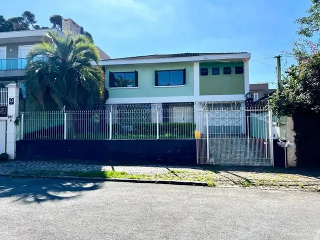 Casa com 364m² 4 quartos e 4 banheiros, à venda, no bairro Centro Cívico em Curitiba