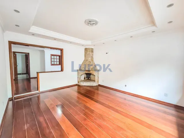 Casa com 449m² 3 quartos e 5 banheiros, à venda, no bairro Ortizes em Valinhos