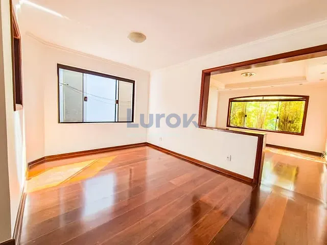Casa com 449m² 3 quartos e 5 banheiros, à venda, no bairro Ortizes em Valinhos