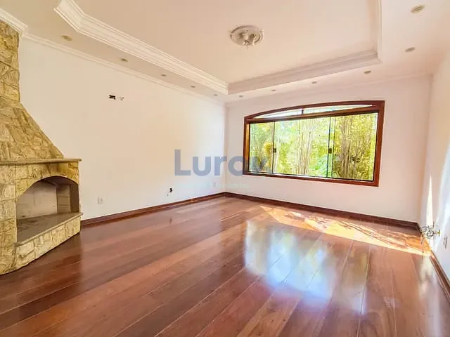 Casa com 449m² 3 quartos e 5 banheiros, à venda, no bairro Ortizes em Valinhos