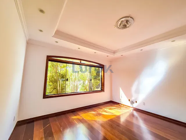 Casa com 449m² 3 quartos e 5 banheiros, à venda, no bairro Ortizes em Valinhos