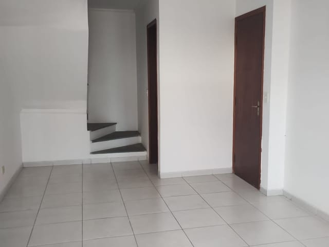 Sobrado 2 quartos e 2 banheiros, à venda, no bairro Jardim Lúcio de Castro em São Paulo