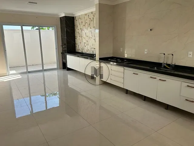 Casa com 300m² 3 quartos e 3 banheiros, para alugar, no bairro Loteamento Villagio Itálian em Guaratinguetá
