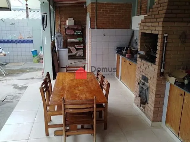 Casa com 250m² 5 quartos e 3 banheiros, à venda, no bairro Crispim em Pindamonhangaba