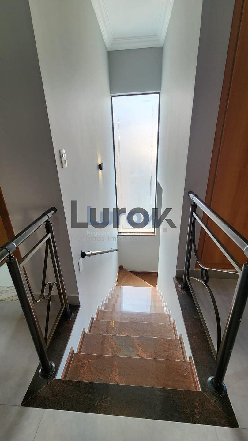 Casa, 4 quartos, 270 m² - Foto 31