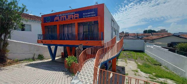 Casa com 553m², para alugar, no bairro Centro em Pindamonhangaba