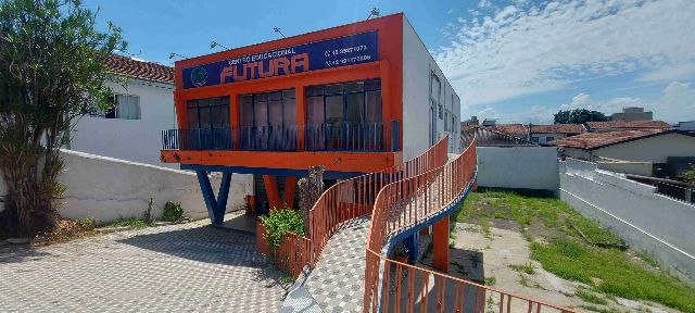 Casa com 553m², para alugar, no bairro Centro em Pindamonhangaba
